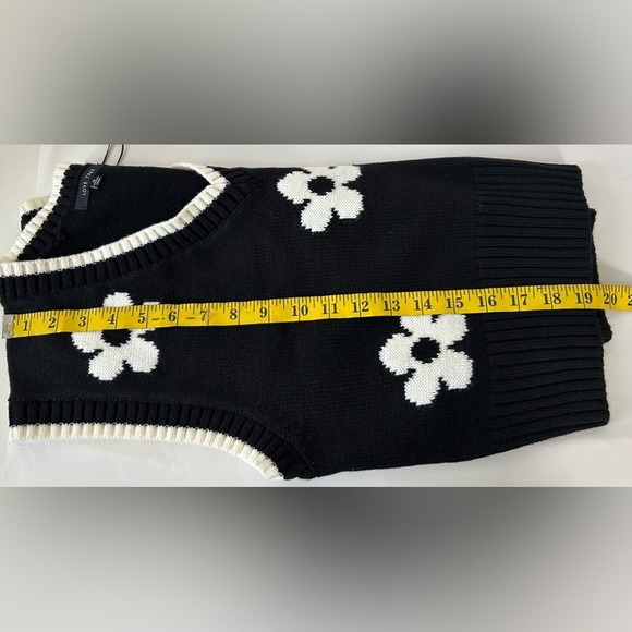 NWOT SUMMER DAISY KNIT TANK. Sz. M. VERSATILE, LIGHTWEIGHT, STYLISH. - Picture 6 of 8